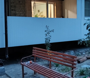 Наружная обшивка балкона профлистом в Харькове