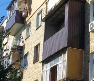 Обшивка балкона профнастилом зовні ціна